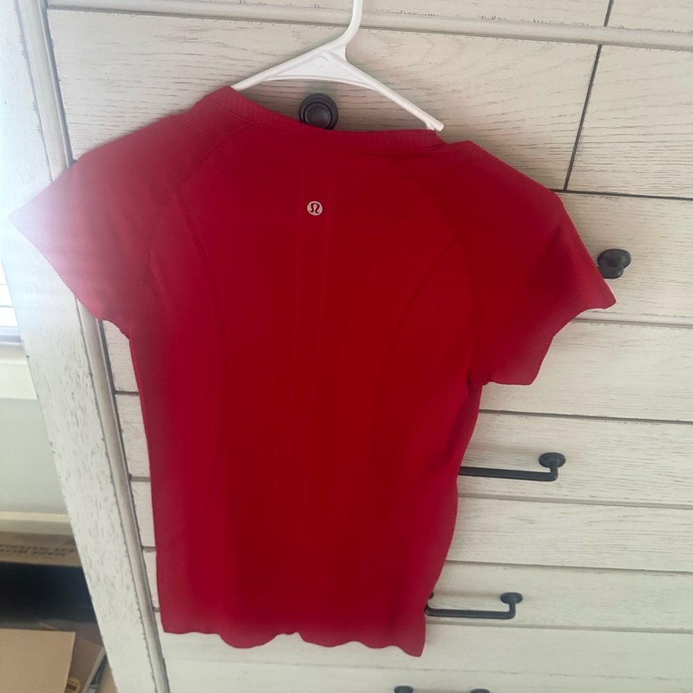 Lululemon red top